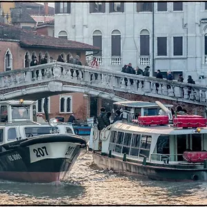 Ca Marga Cannaregio - Venetian Style 2 Bedroom Apartment
