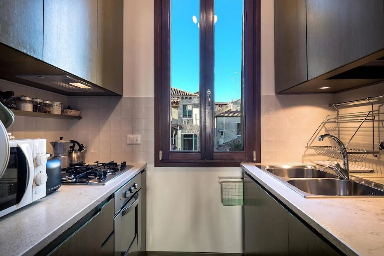 Mansardina - 1 Min From Accademia - Duplex Stylish And Cosy Apartment Venice Italy