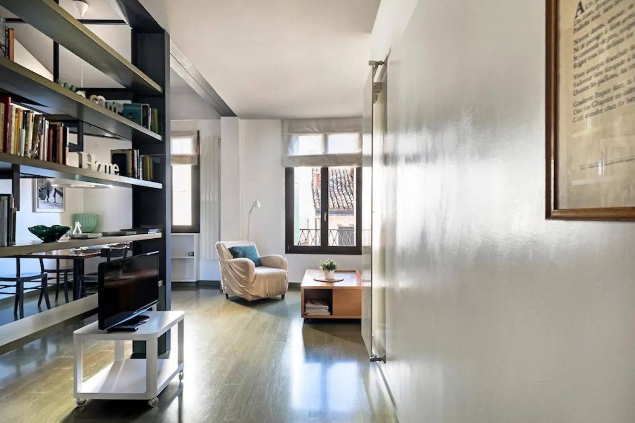 Mansardina - 1 Min From Accademia - Duplex Stylish And Cosy Apartment Venice