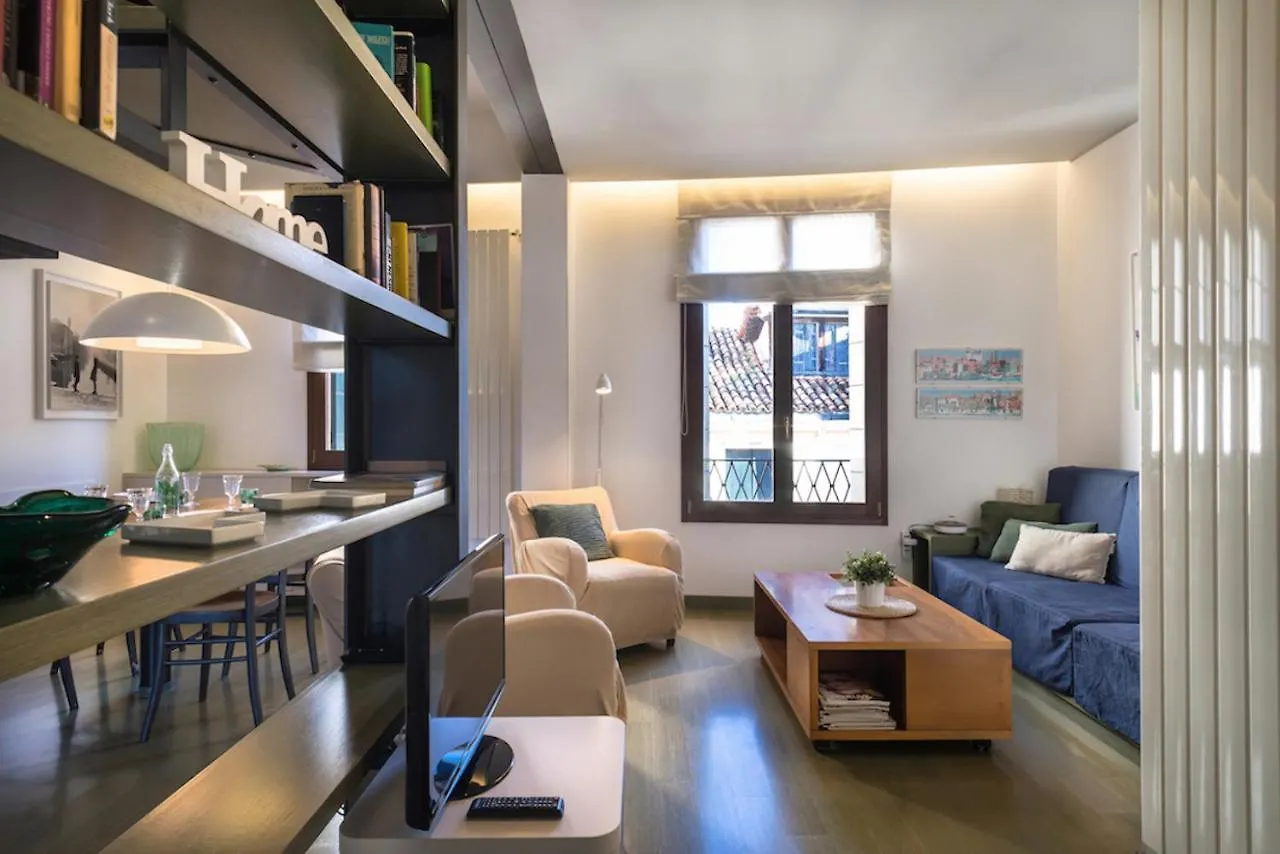 Mansardina - 1 Min From Accademia - Duplex Stylish And Cosy Apartment Venice